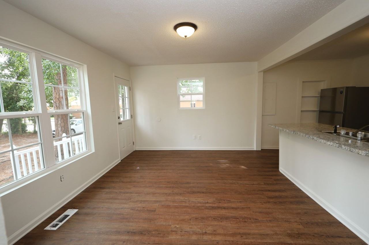 1701 N Lee St - Photo 3 of 9