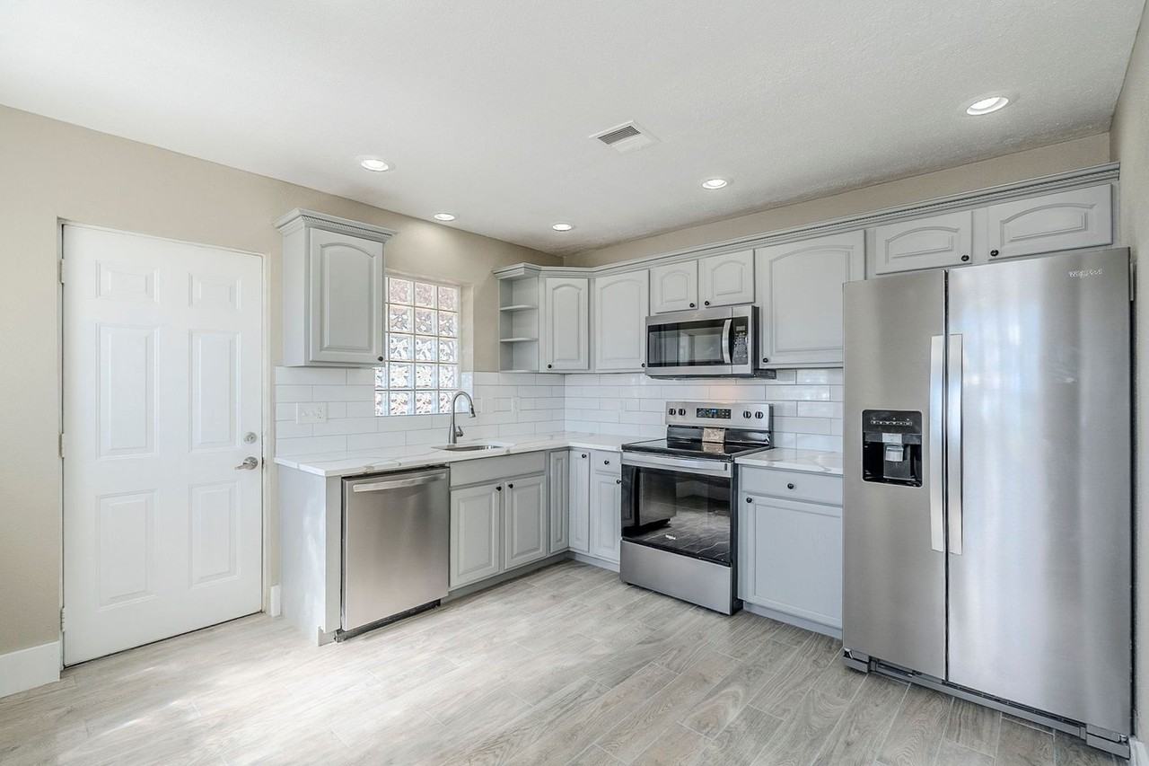 1834 E. 7th St. - Photo 3 of 23