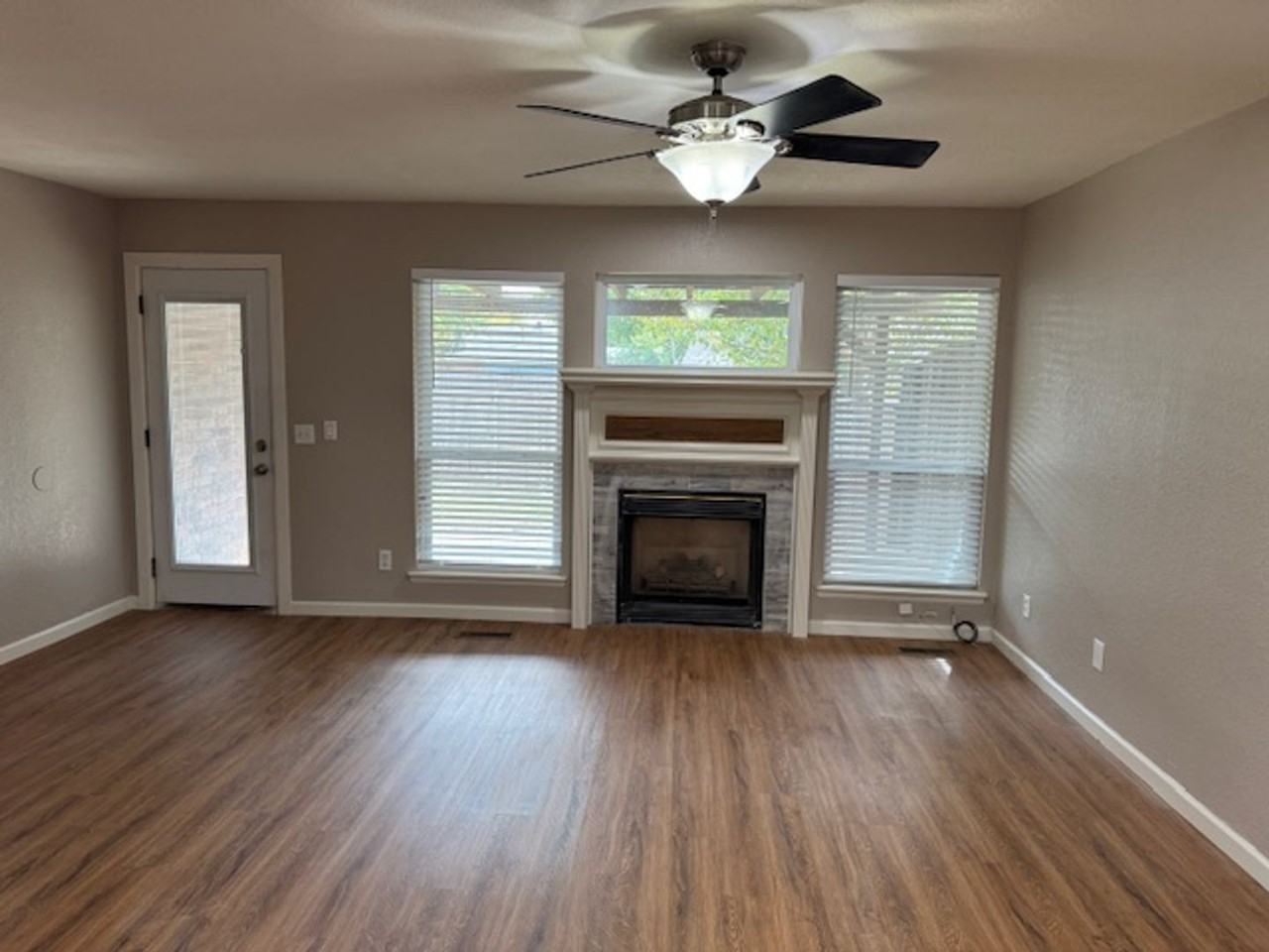 921 Rambling Oaks Dr - Photo 2 of 17