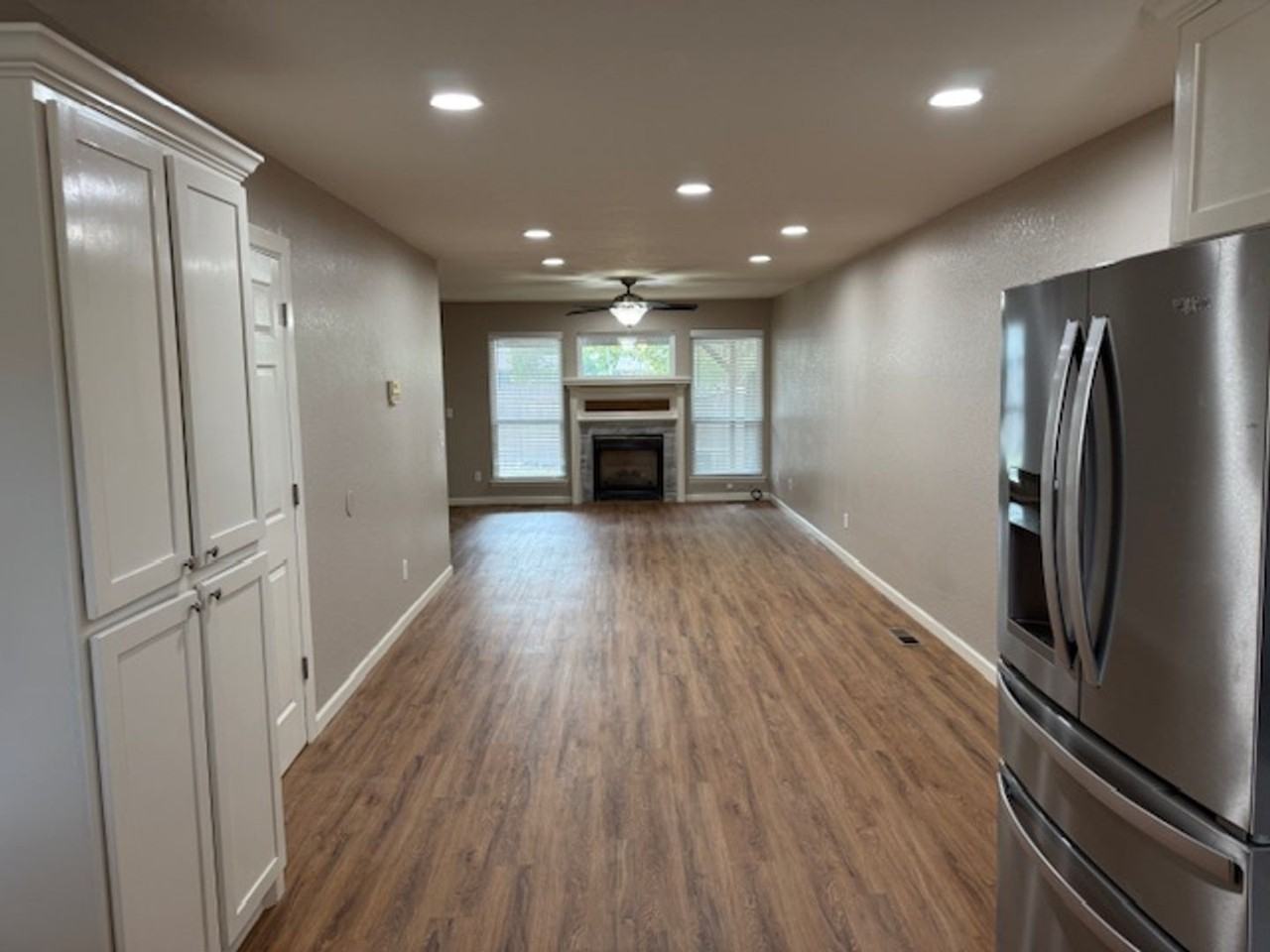 921 Rambling Oaks Dr - Photo 3 of 17