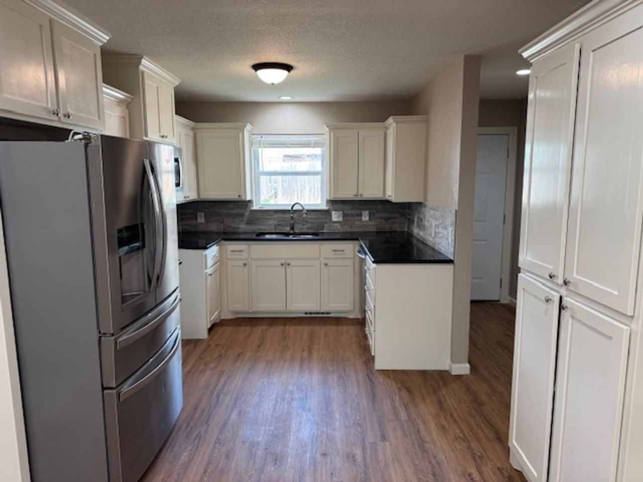 921 Rambling Oaks Dr - Photo 5 of 17