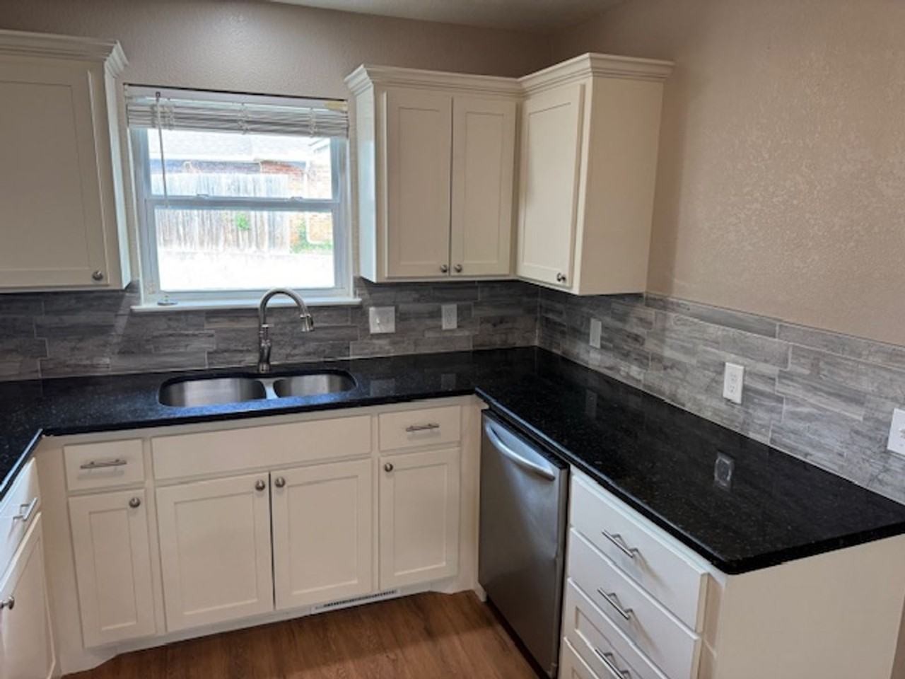 921 Rambling Oaks Dr - Photo 6 of 17