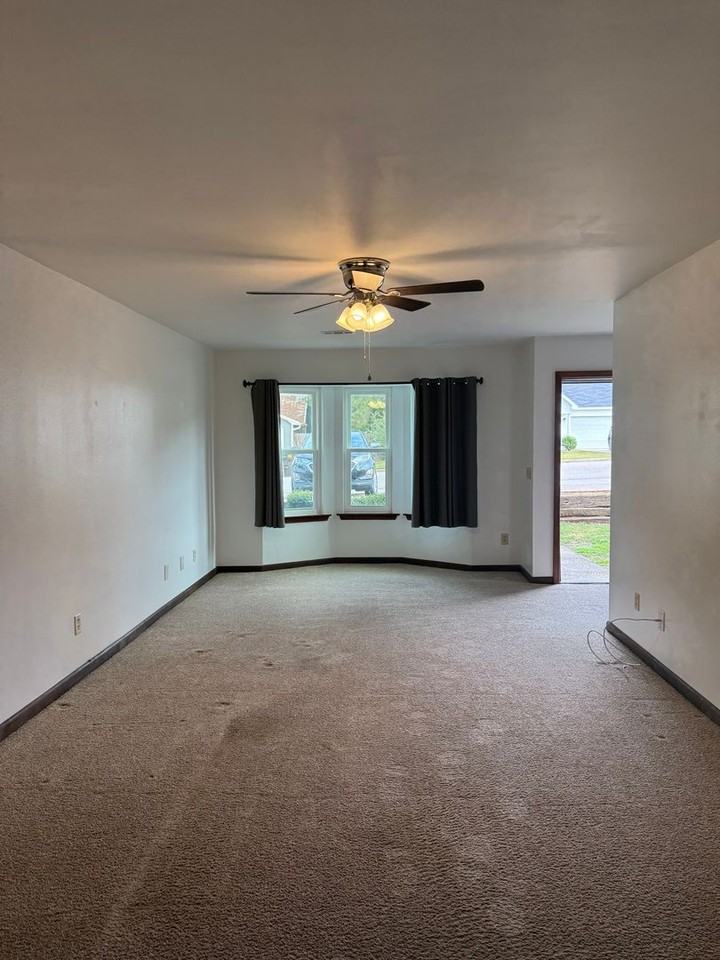 218 Edith Way - Photo 2 of 23