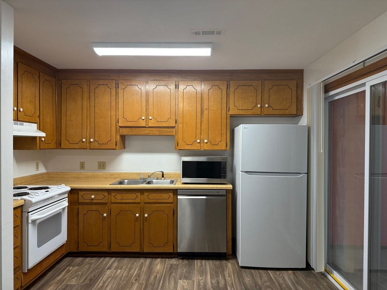 218 Edith Way - Photo 3 of 23