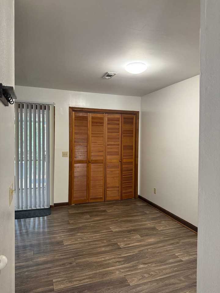 218 Edith Way - Photo 4 of 23