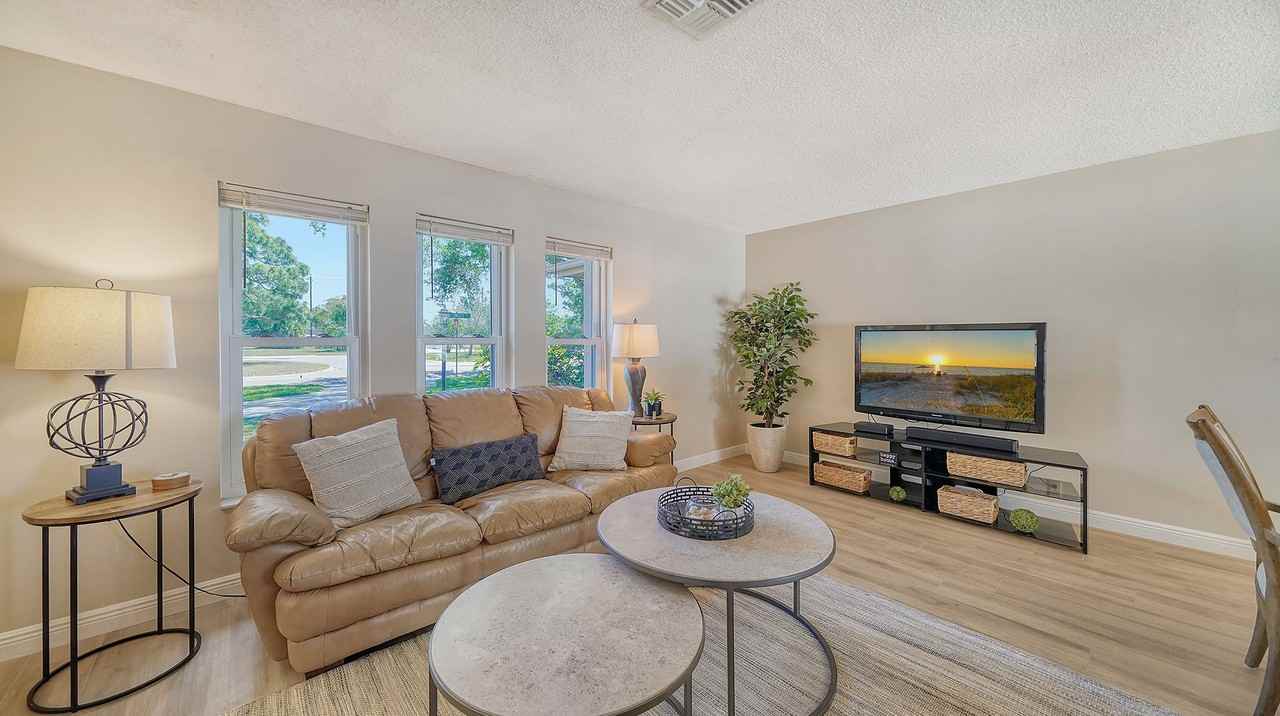 5988 Larchwood Ave - Photo 7 of 21