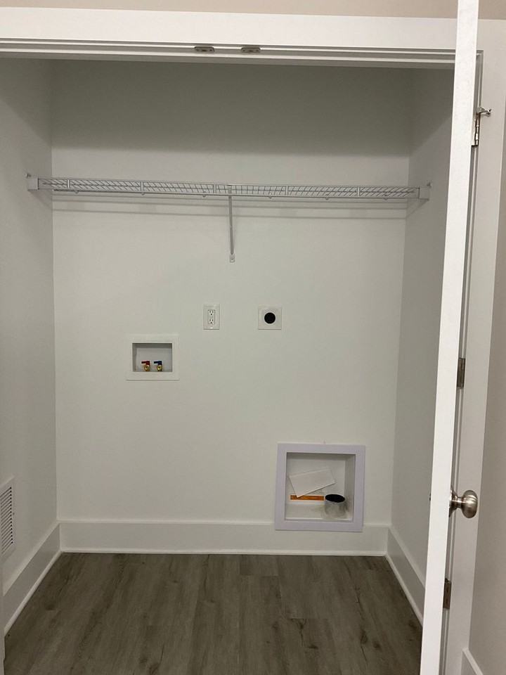 2037 Powerline Dr - Photo 7 of 22