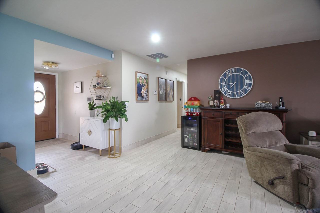 574 Bitterwood Ct - Photo 2 of 18