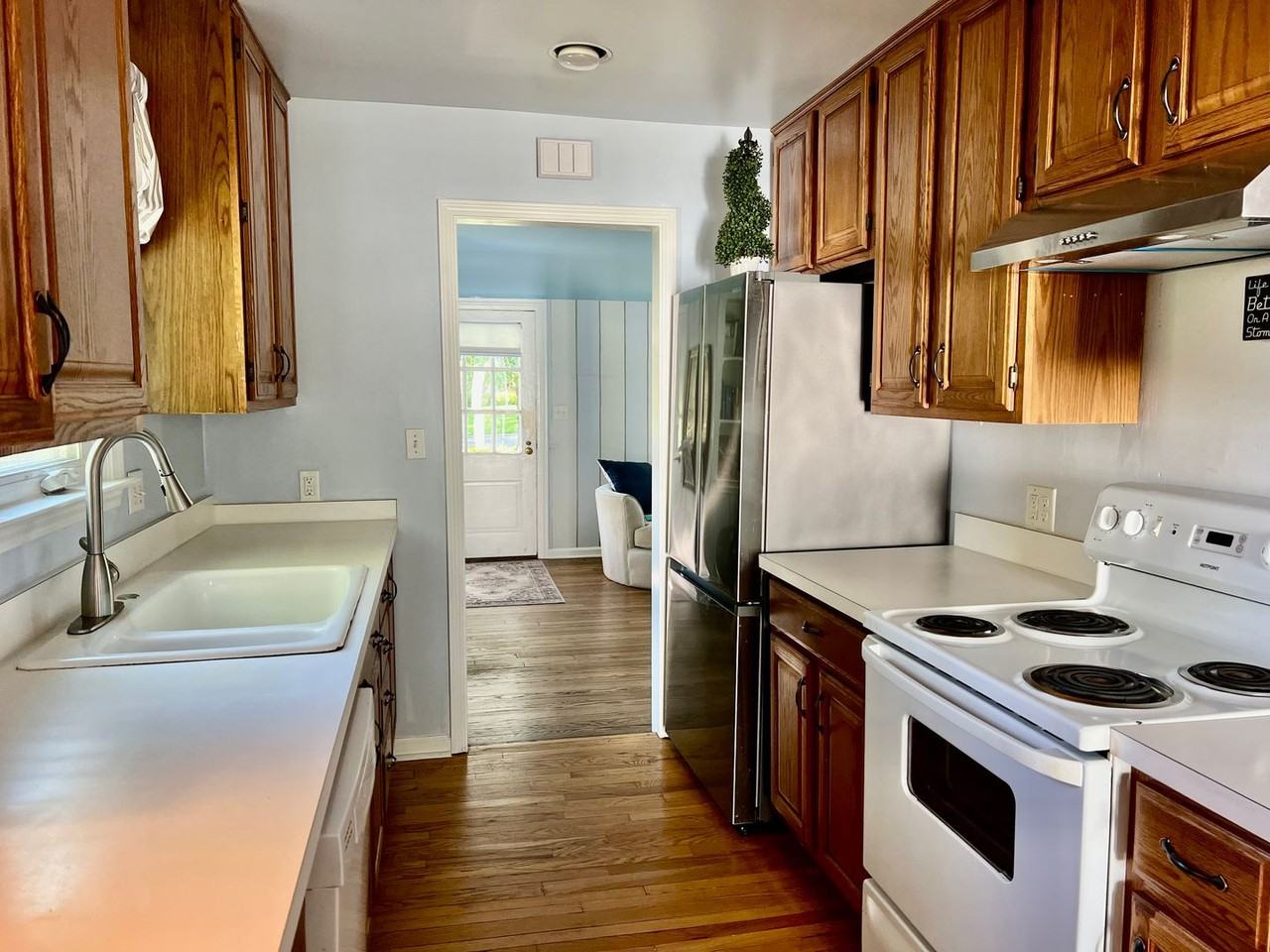 2644 Maplewood Ave - Photo 4 of 21