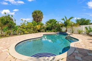 featured image of 2298 Ne 4th Ave