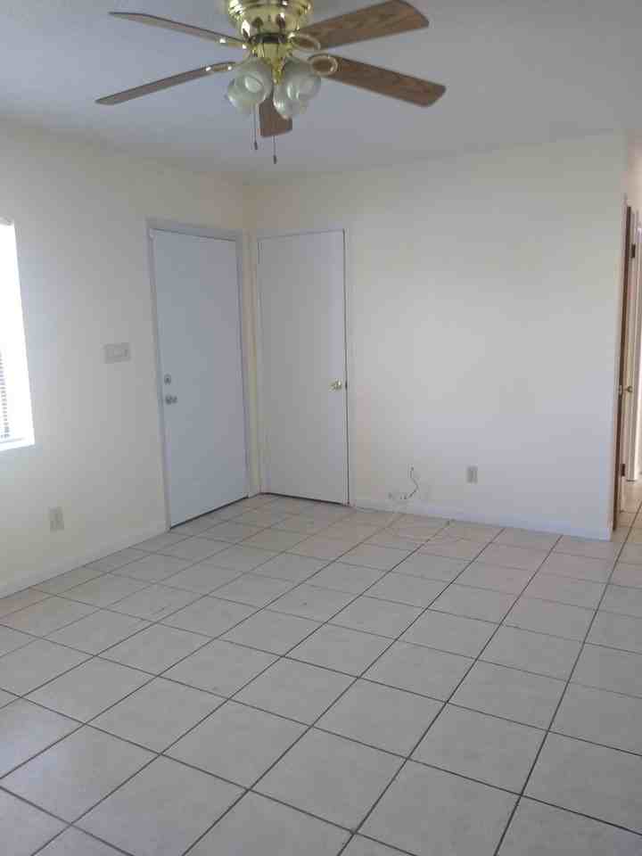 3702 E 11th St #A - Photo 6 of 23