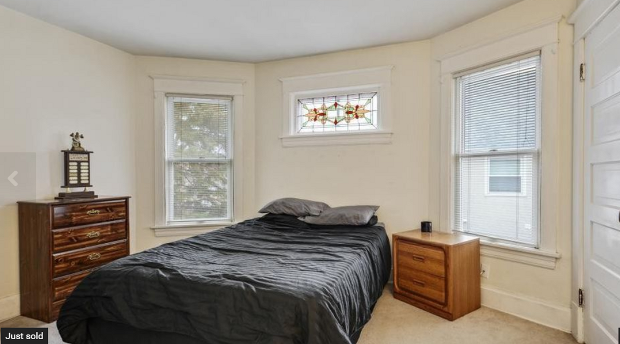 1522 Minnehaha Ave W - Photo 2 of 36