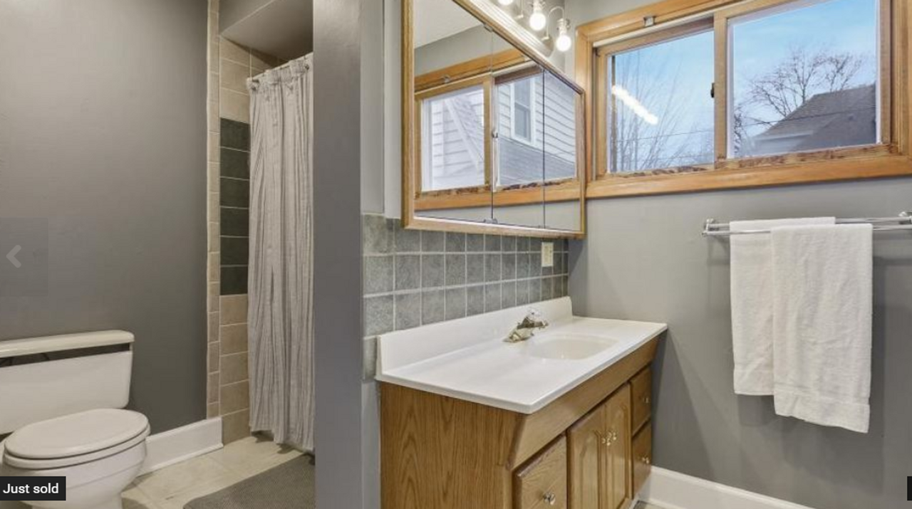 1522 Minnehaha Ave W - Photo 4 of 36