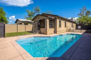 featured image of 1100 E 9th St