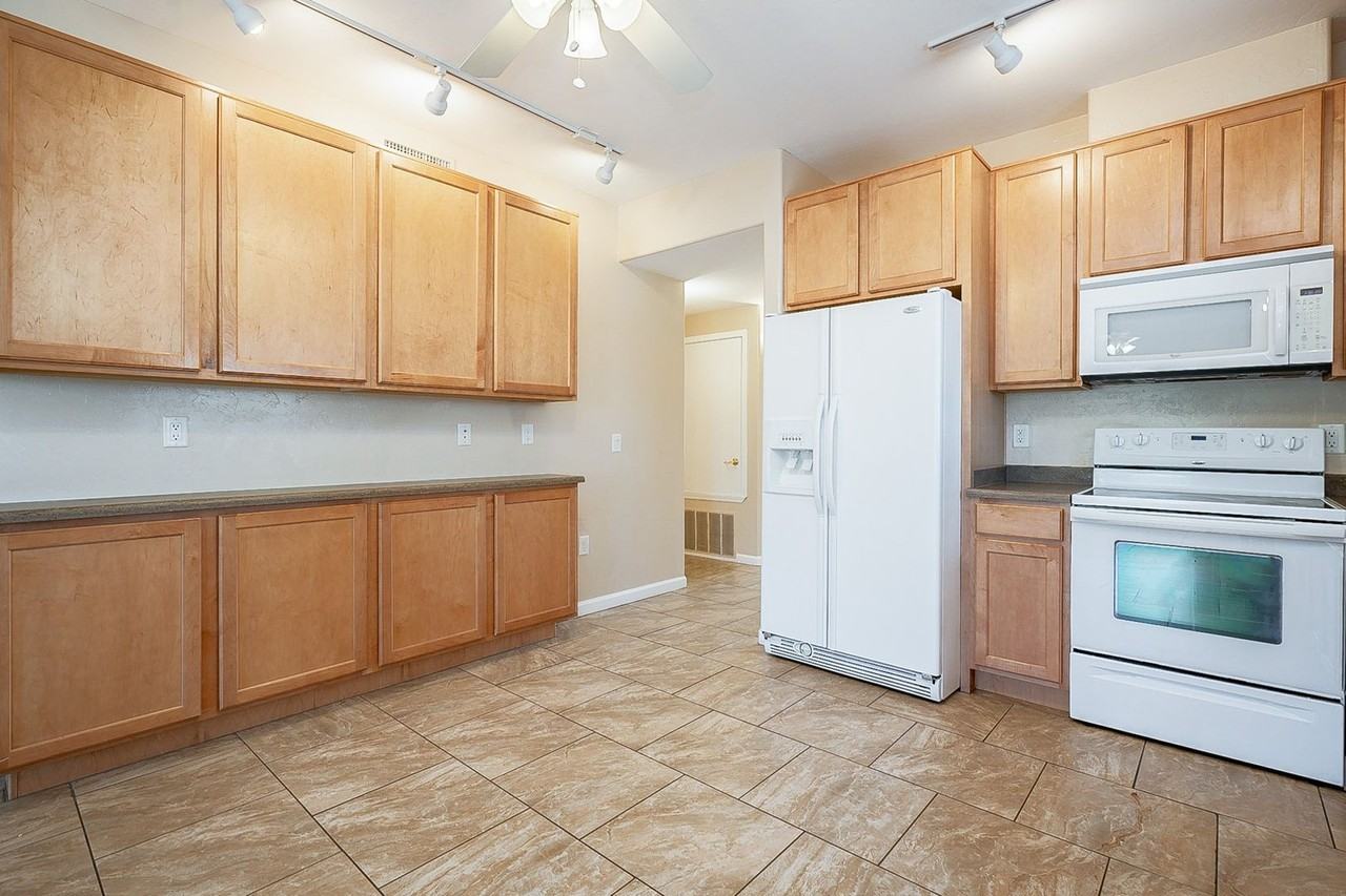 638-642 E. Lester St. ( 638, 640, 642 ) - Photo 7 of 50