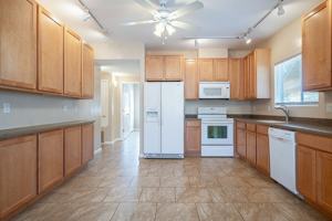 featured image of 642 638, 640, 642 E. Lester St.