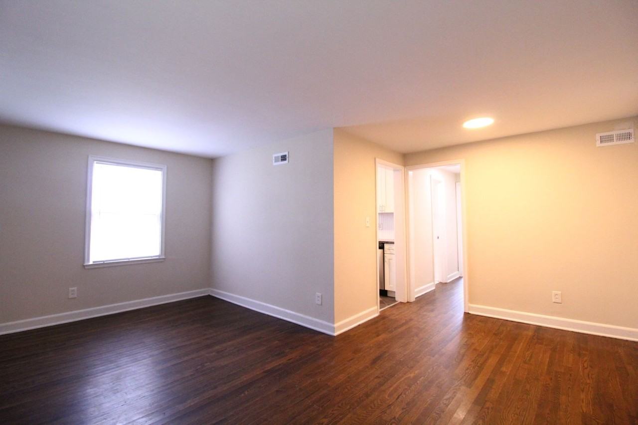 312 E 28th Ave - Photo 3 of 7