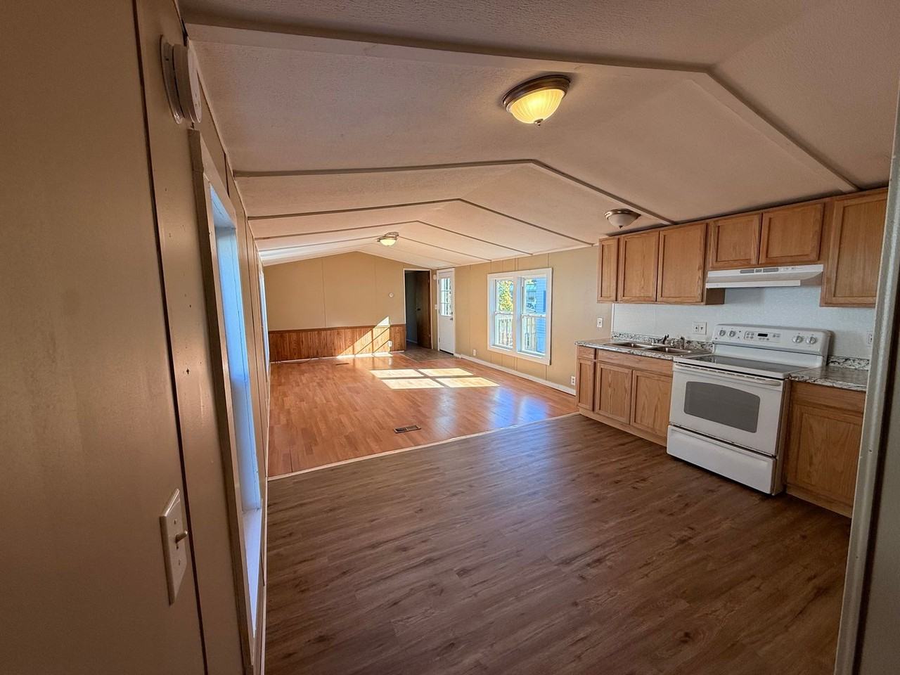 12 Greeley St - Photo 2 of 15