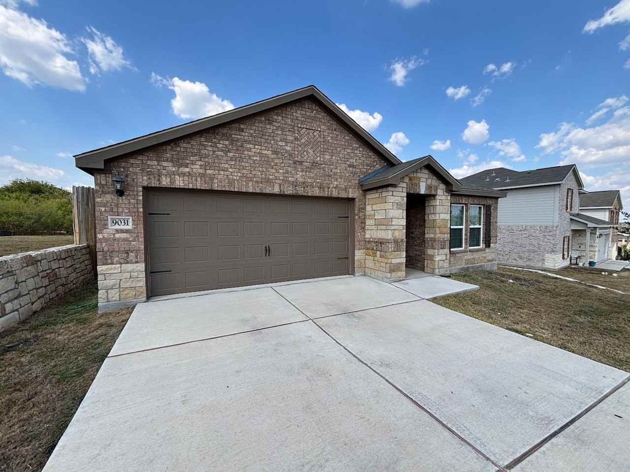 9031 Gore Crescent - Photo 2 of 21