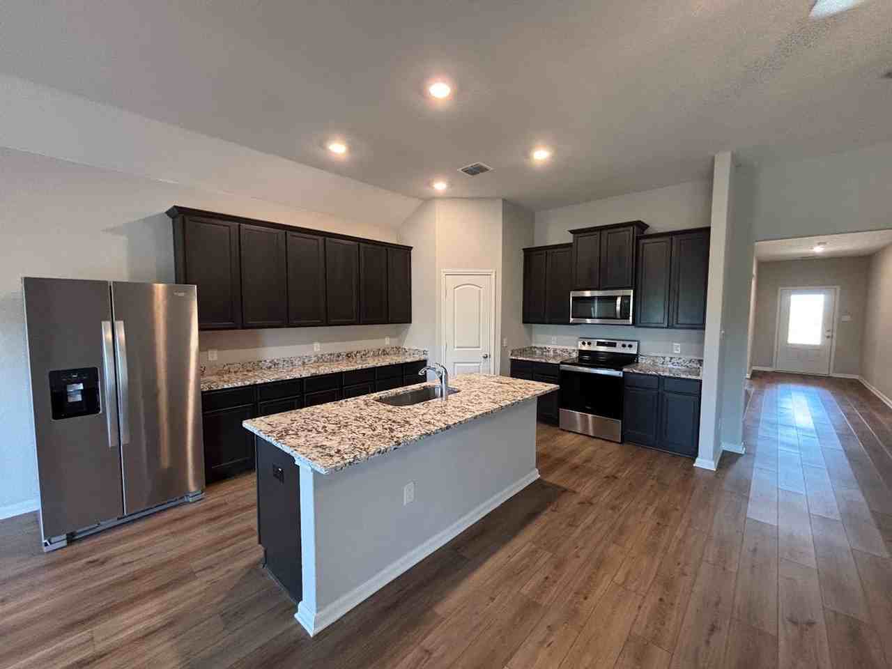 9031 Gore Crescent - Photo 3 of 21