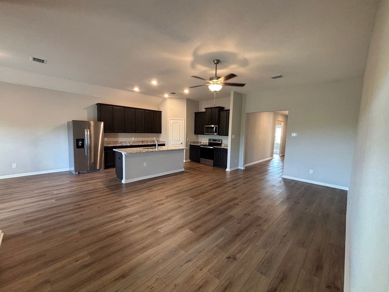 9031 Gore Crescent - Photo 4 of 21