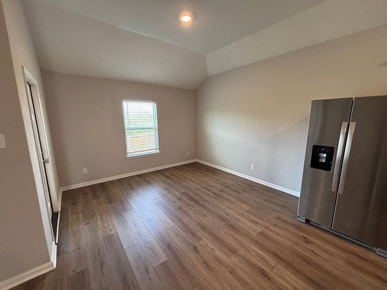 9031 Gore Crescent - Photo 7 of 21