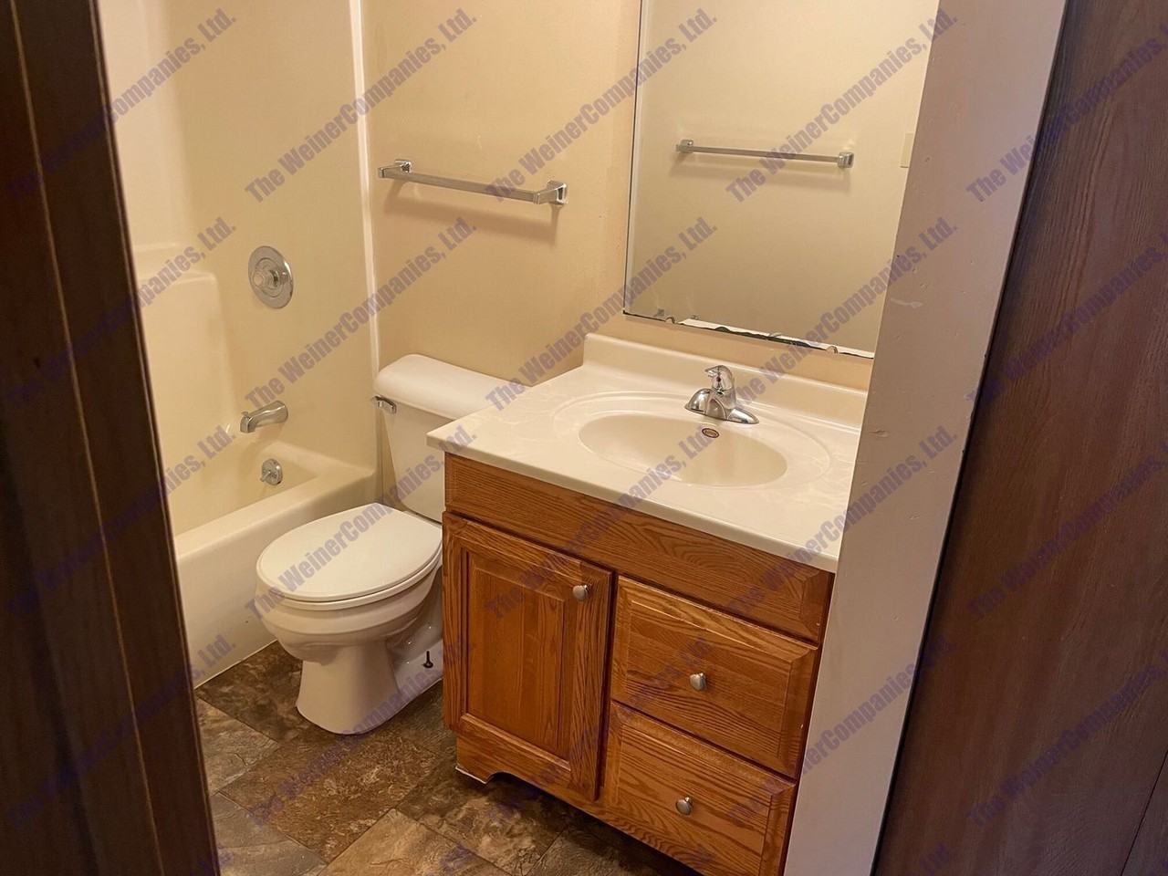 502 W Green St - Photo 6 of 28