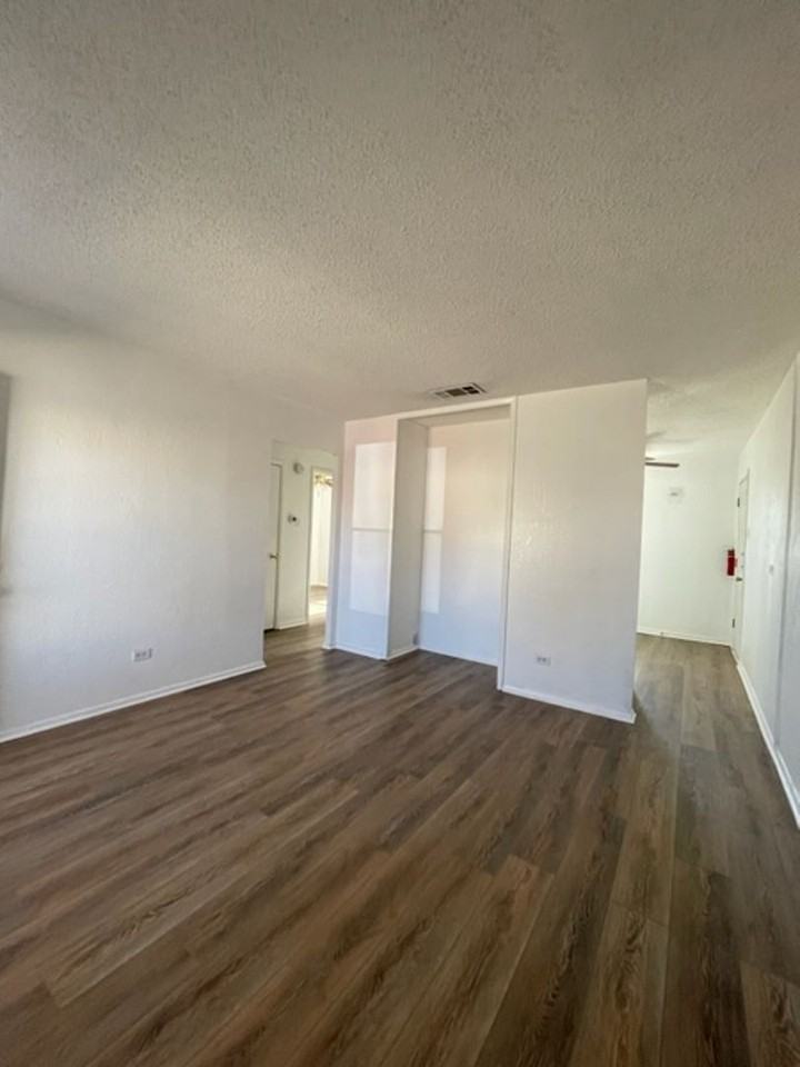 3219 Storey Ave - Photo 3 of 12