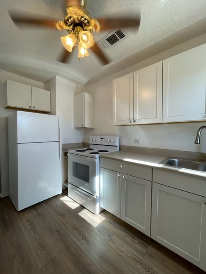 3219 Storey Ave - Photo 5 of 12