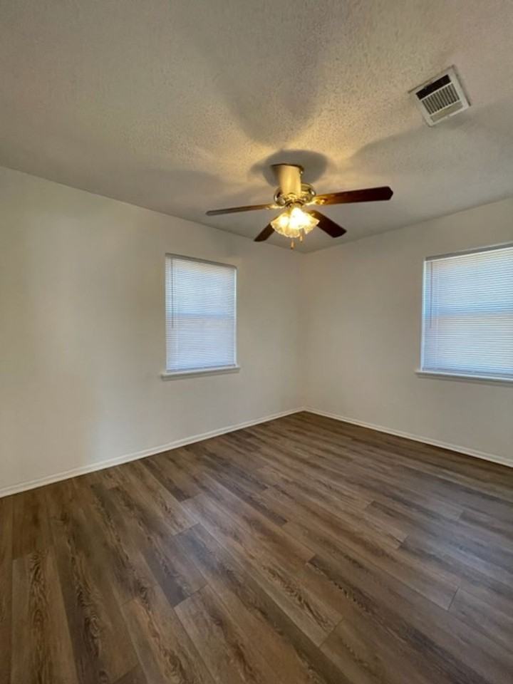 3219 Storey Ave - Photo 6 of 12