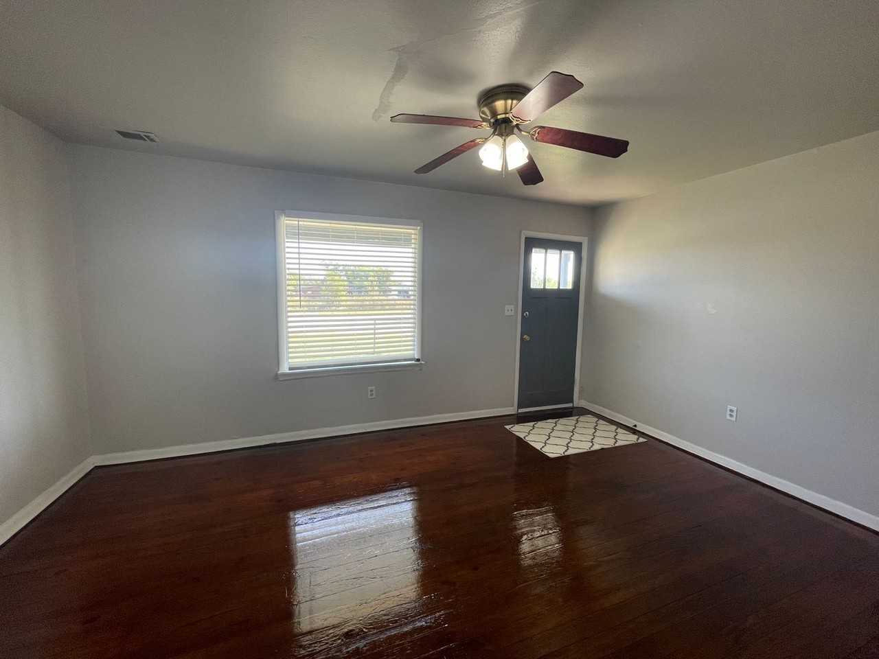 137 Se 1st St - Photo 2 of 22