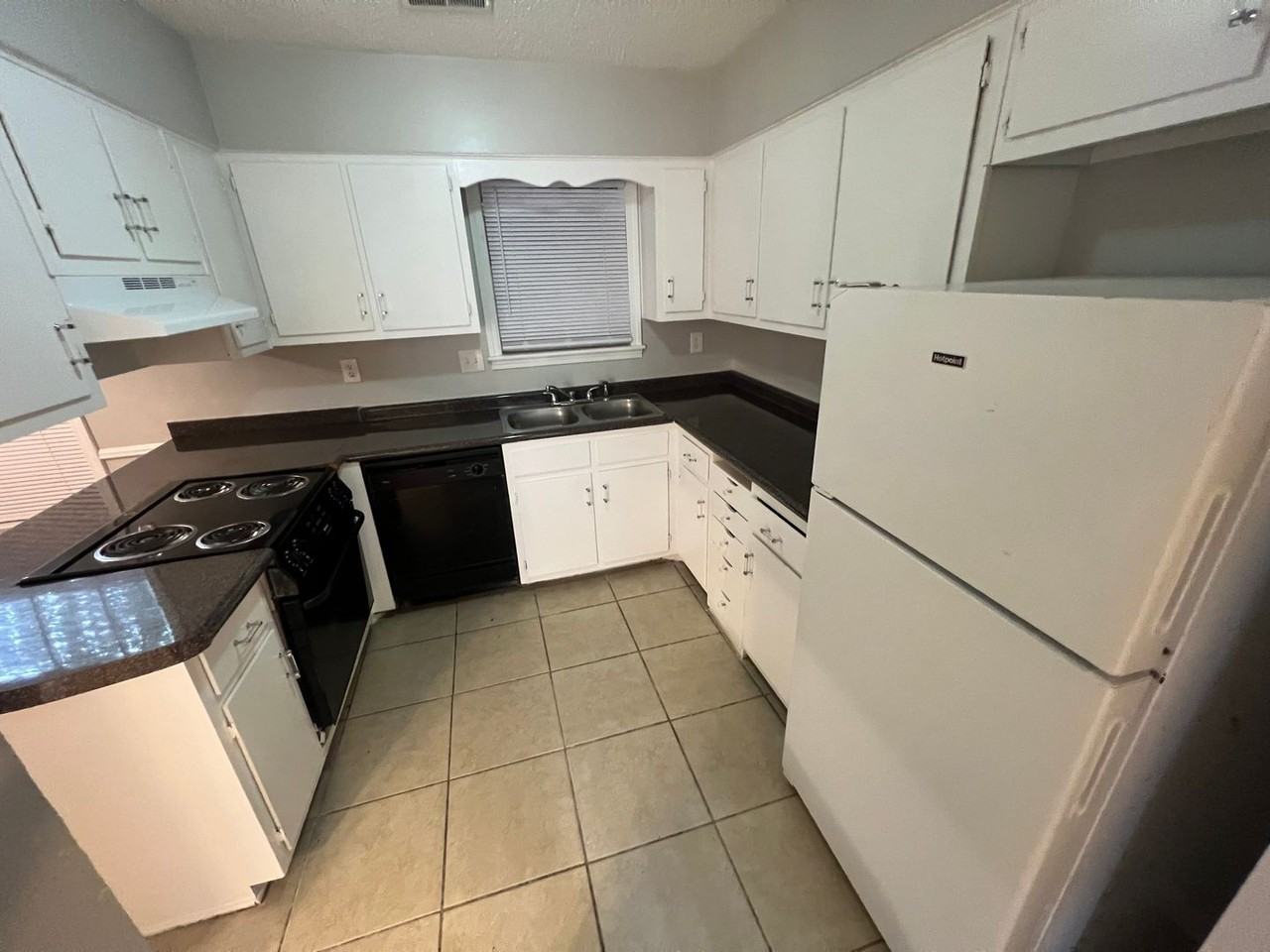 4398 Hunt Cliff Trce - Photo 5 of 16