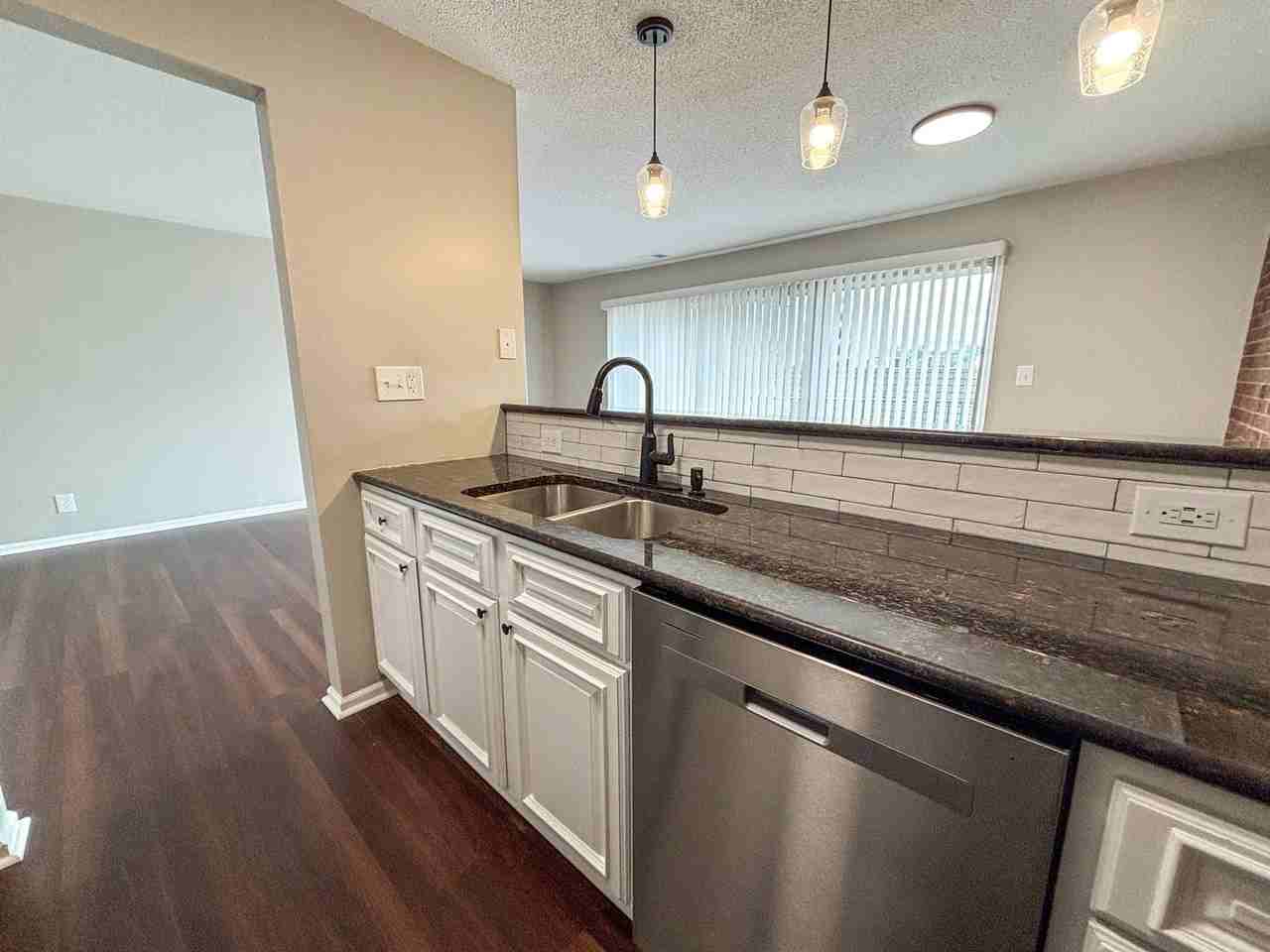 Belleview Apartments - Photo 6 of 23