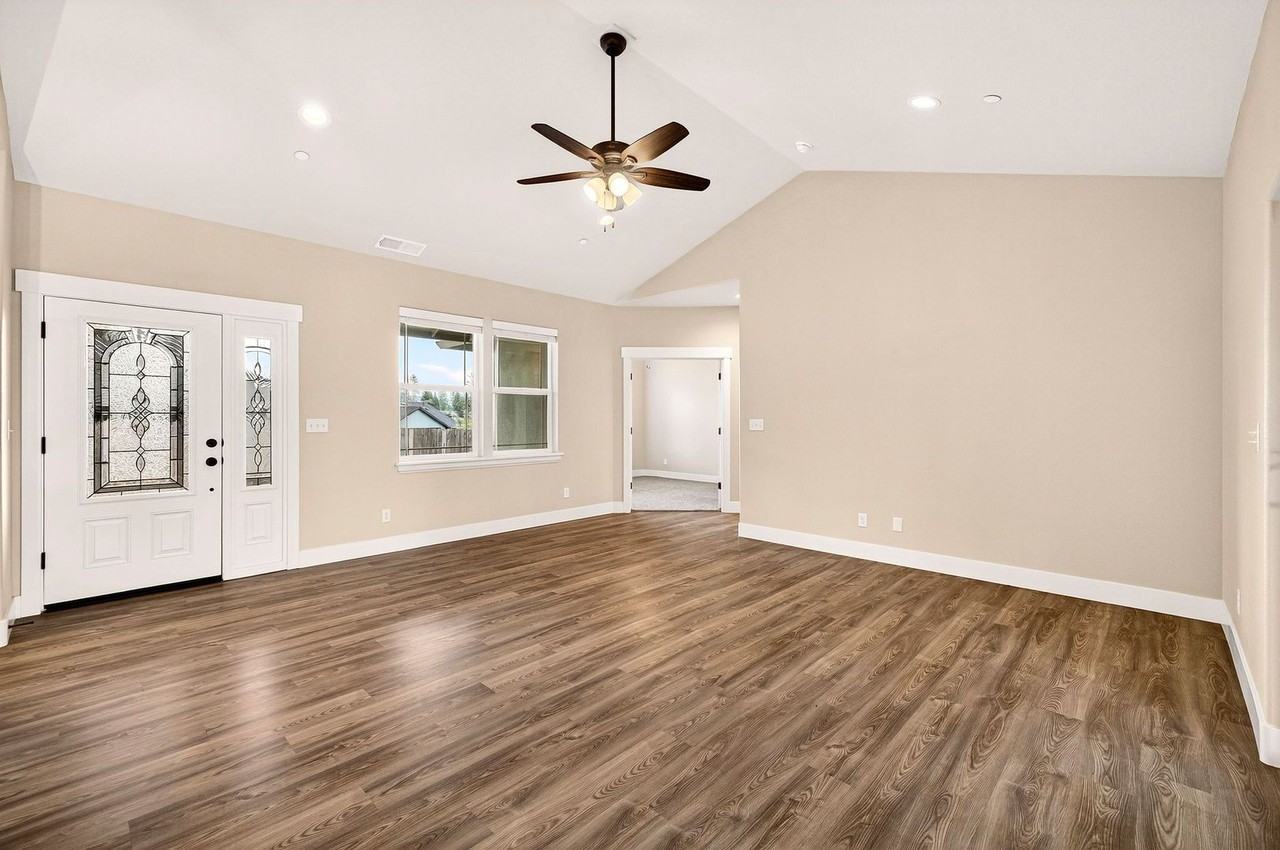 1605 Gate Ln - Photo 3 of 19