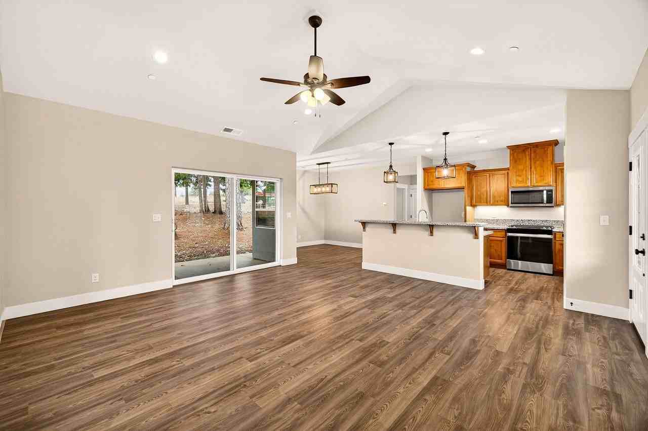 1605 Gate Ln - Photo 4 of 19