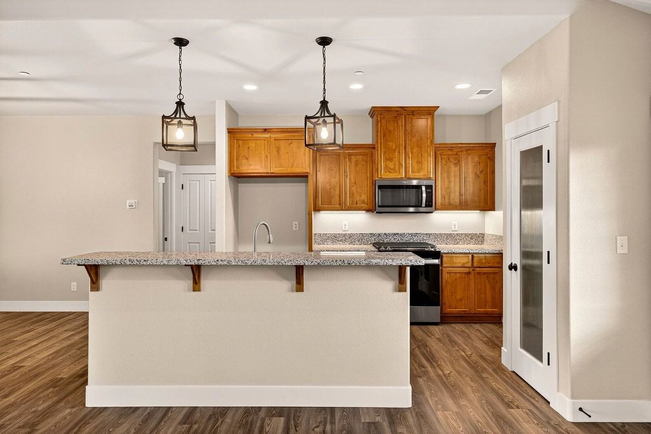 1605 Gate Ln - Photo 5 of 19