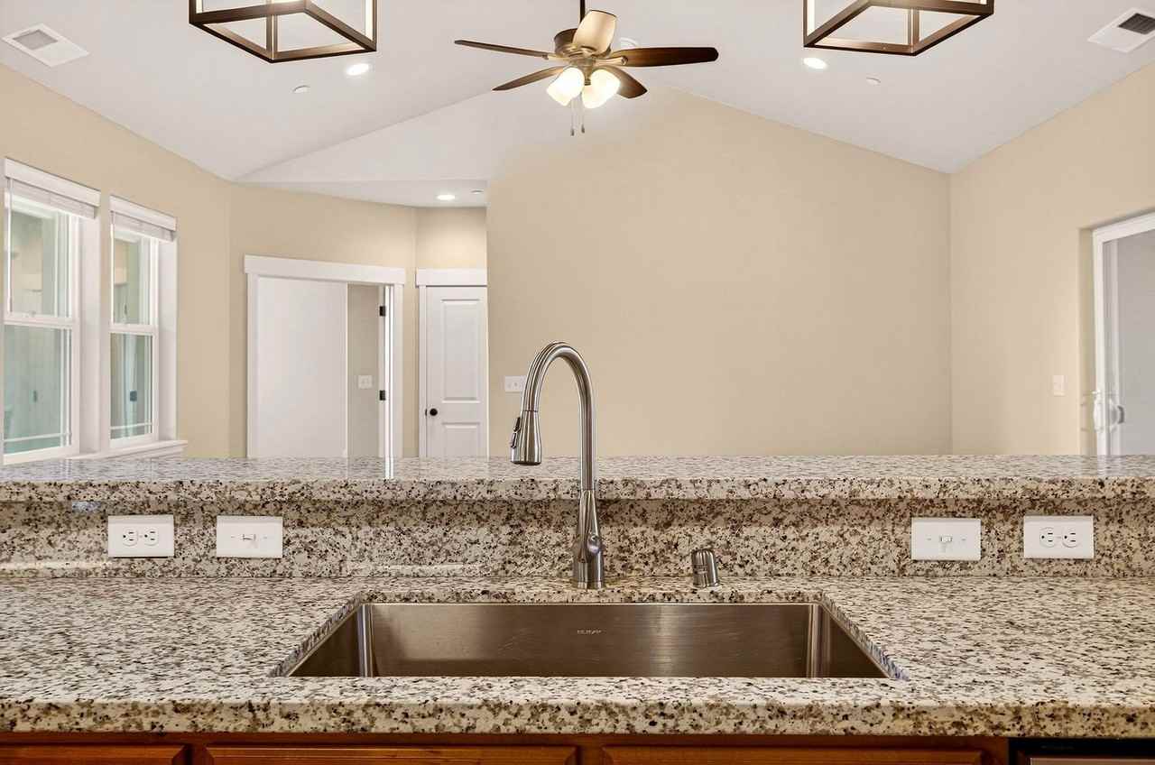 1605 Gate Ln - Photo 7 of 19