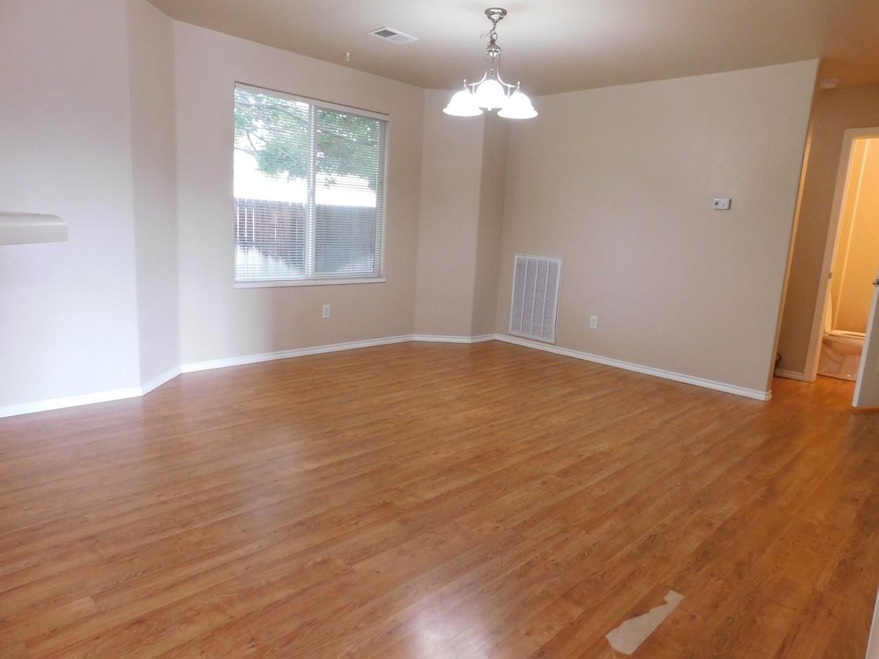 3136 Shamrock Dr - Photo 6 of 20