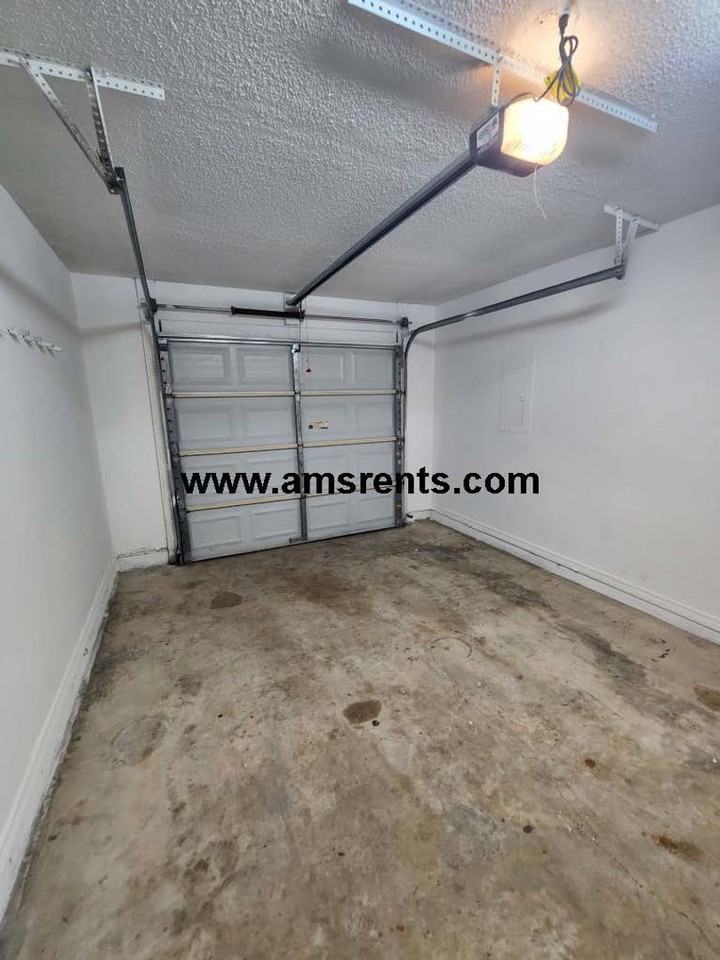 733 Yucatan Ct - Photo 5 of 19