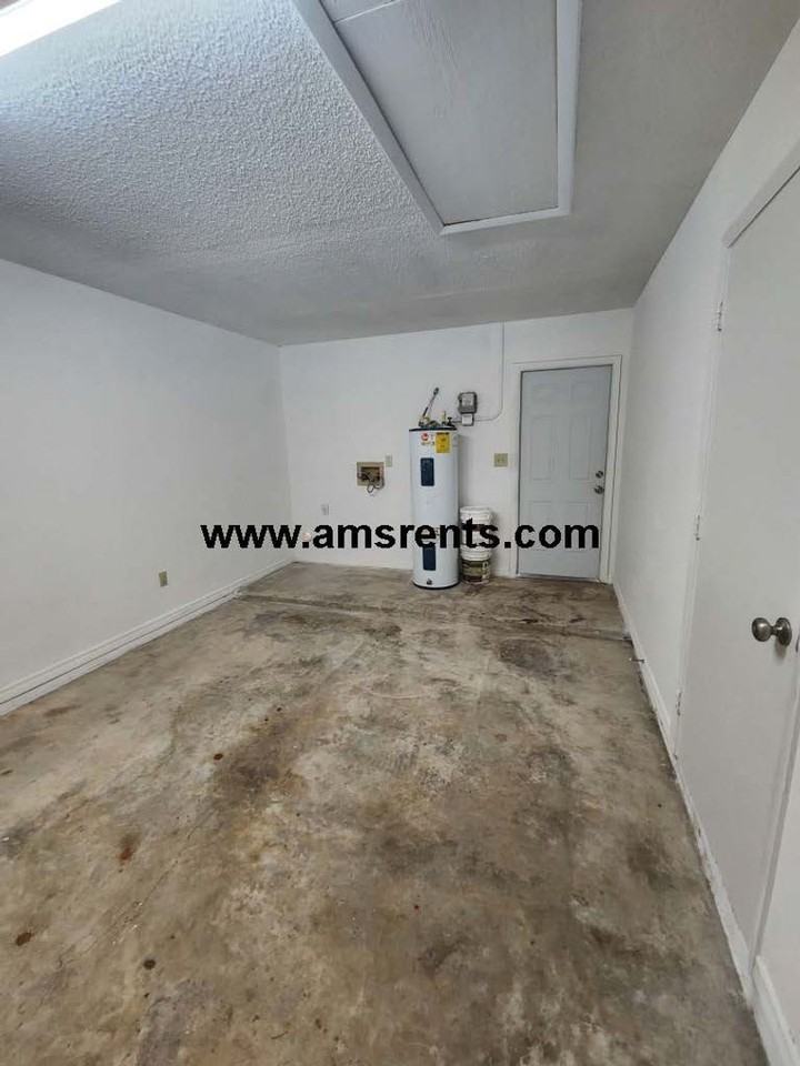 733 Yucatan Ct - Photo 6 of 19