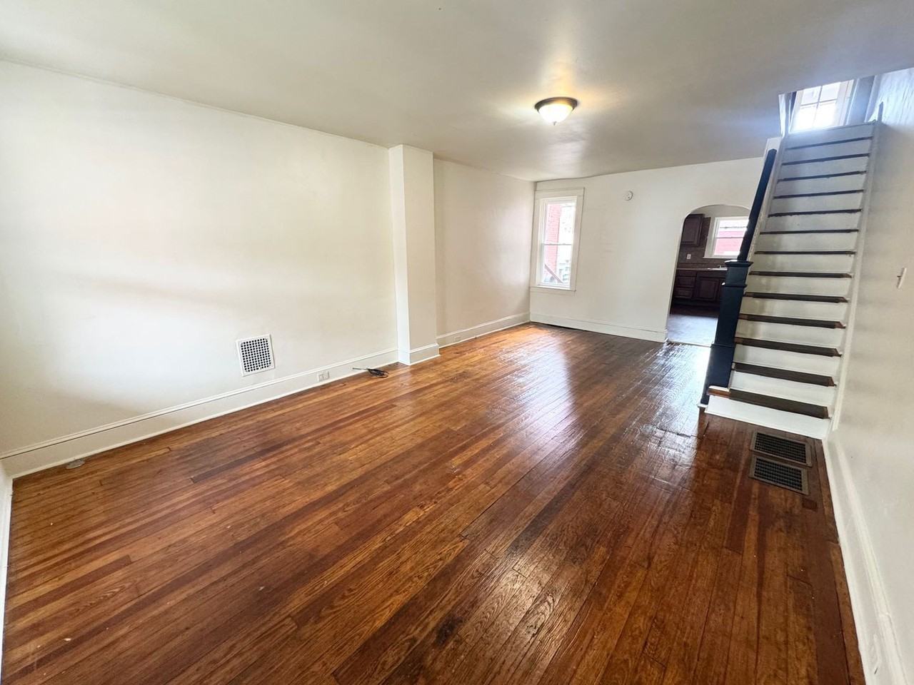 710 1/2 E End Ave - Photo 2 of 17