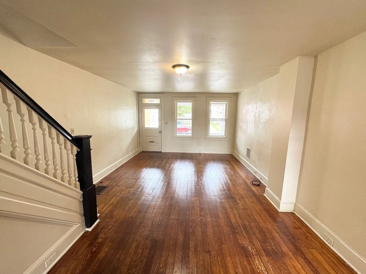 710 1/2 E End Ave - Photo 3 of 17