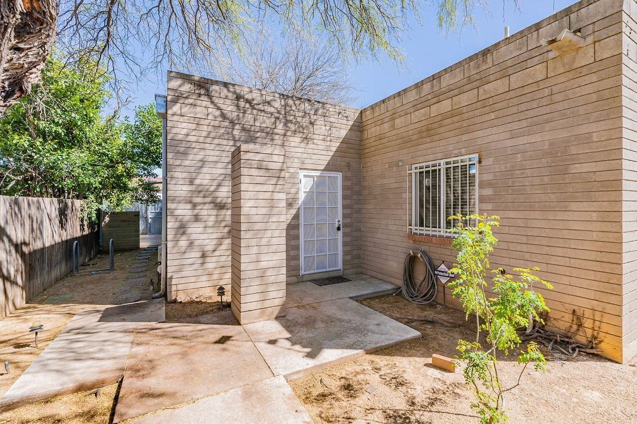 1735 E. 8th St. - Photo 2 of 12