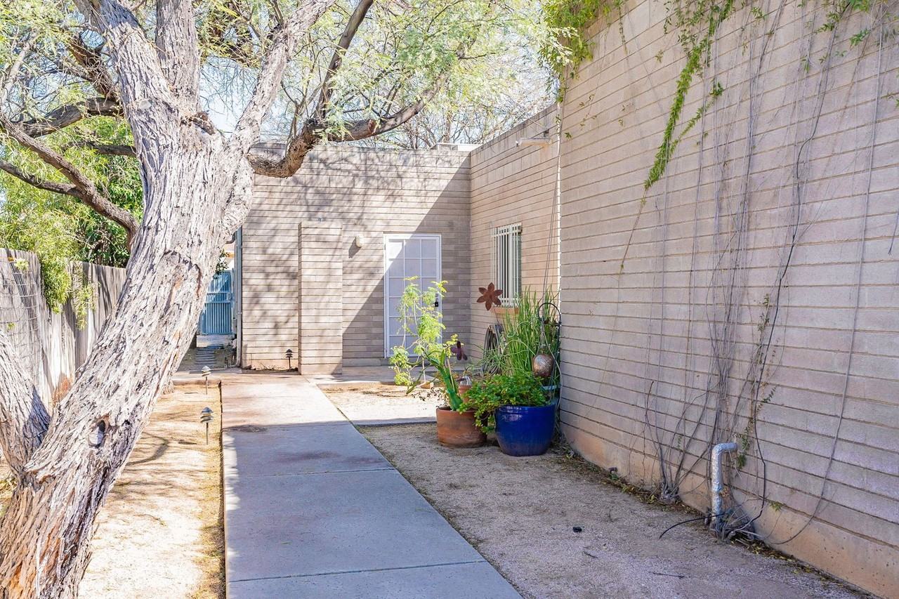 1735 E. 8th St. - Photo 4 of 12