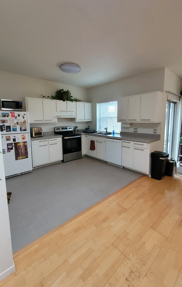 1735 E. 8th St. - Photo 7 of 12