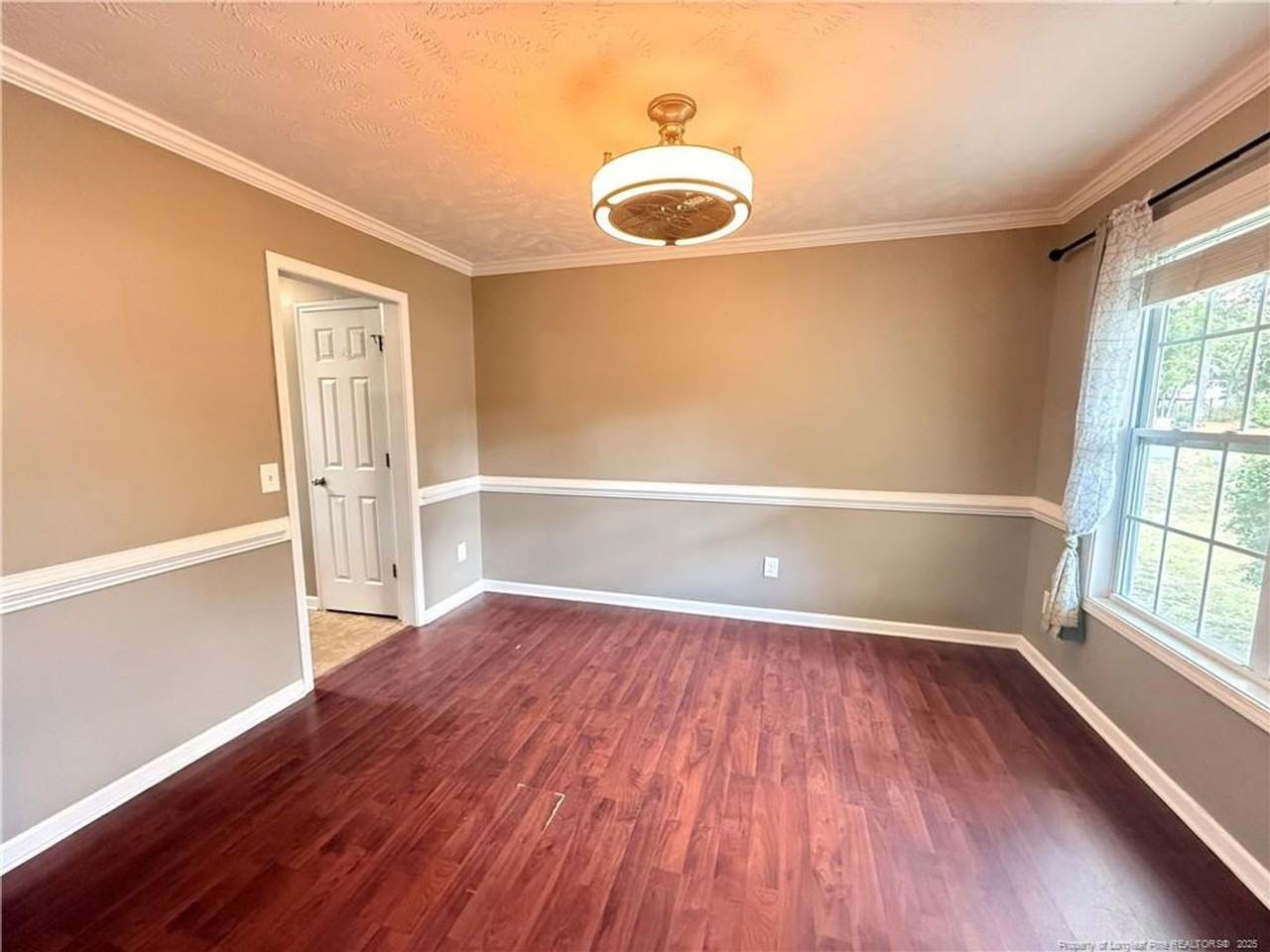 281 Tower Dr - Photo 3 of 20