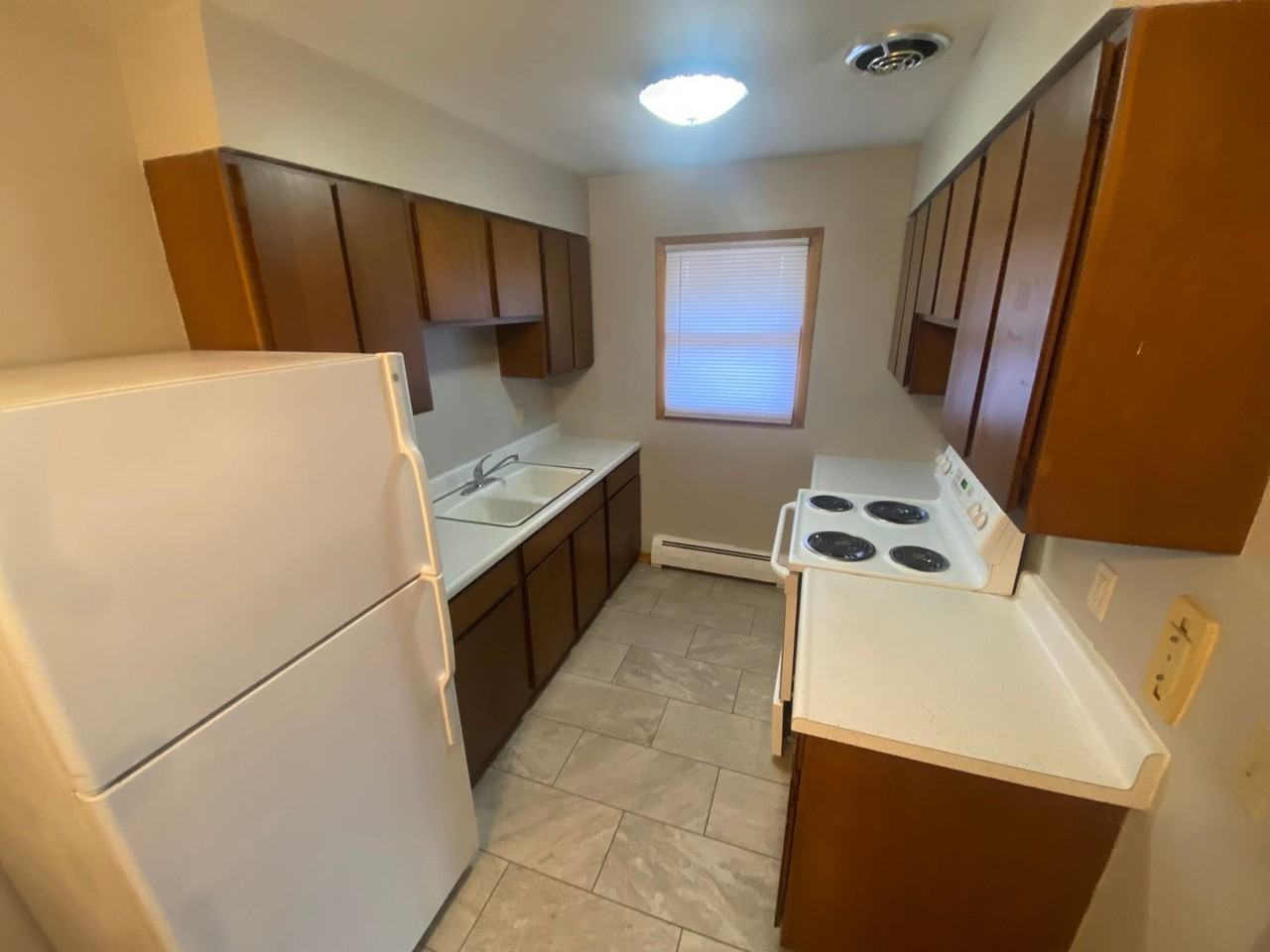 928 E St - Photo 4 of 14