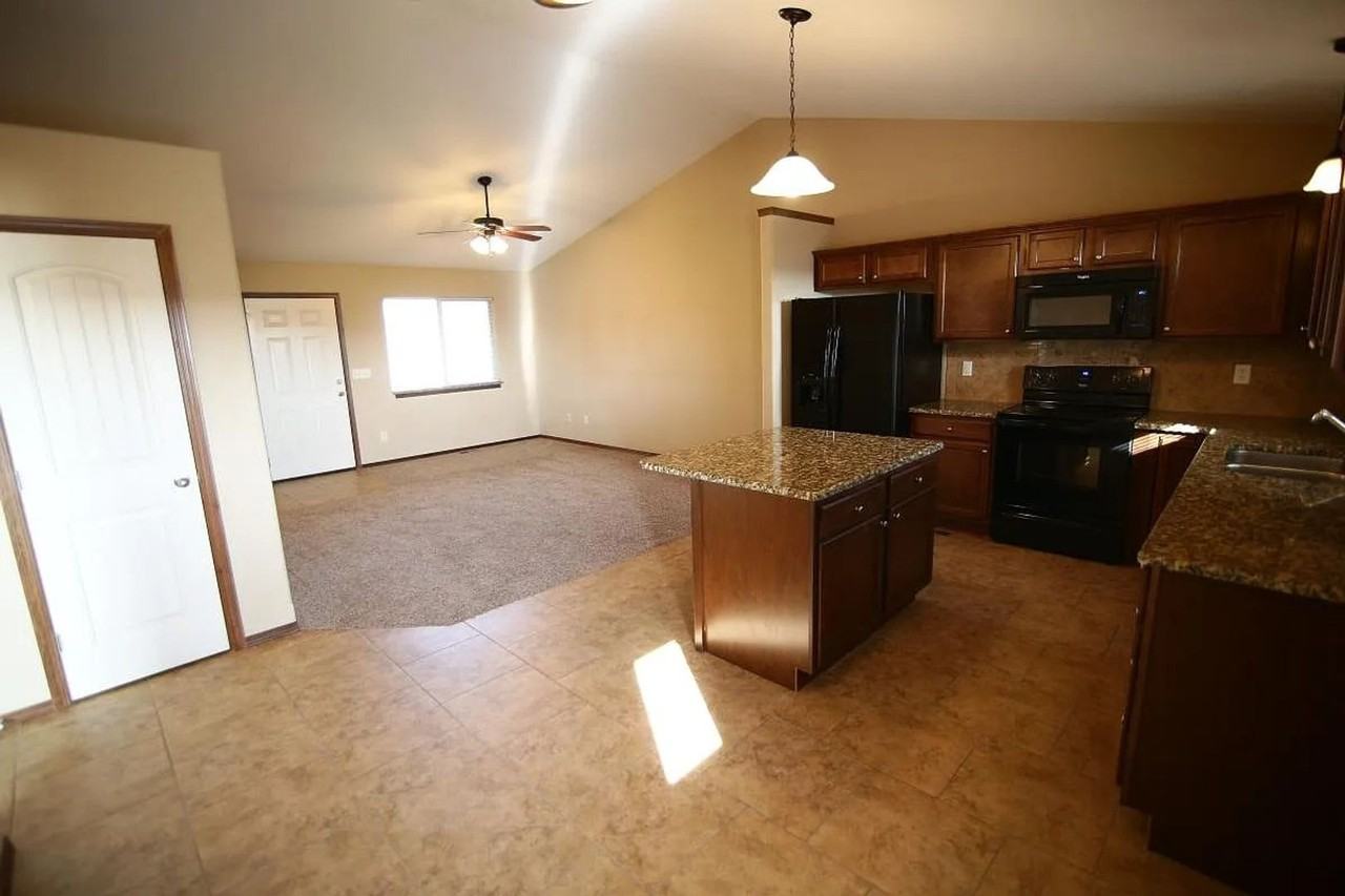 5245 N Lycee Cir - Photo 2 of 11