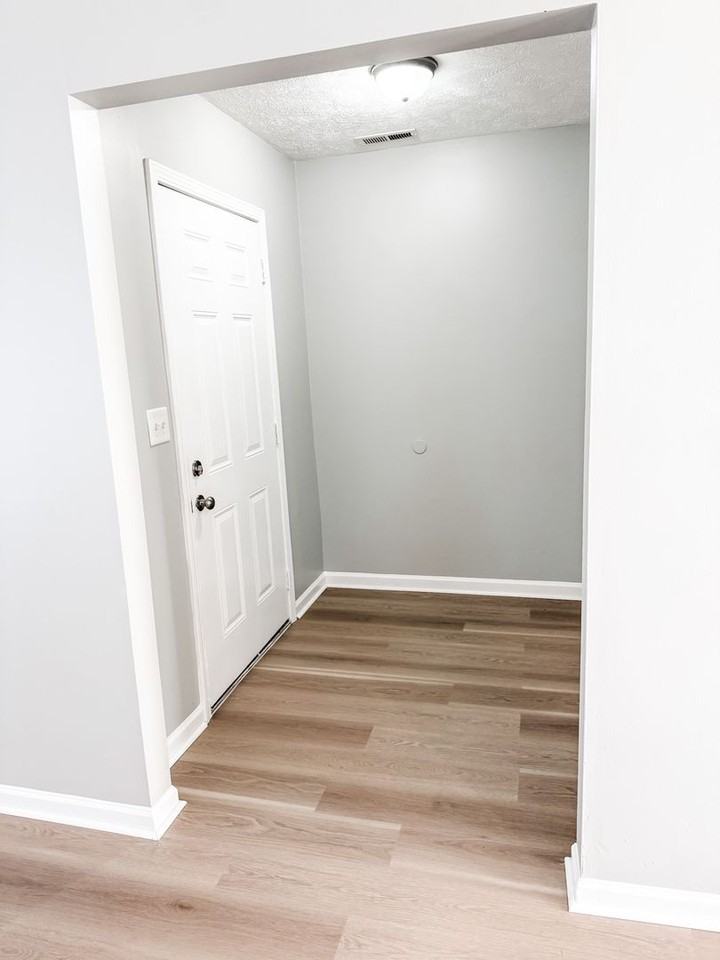 900 Knoxville College Dr - Photo 3 of 16