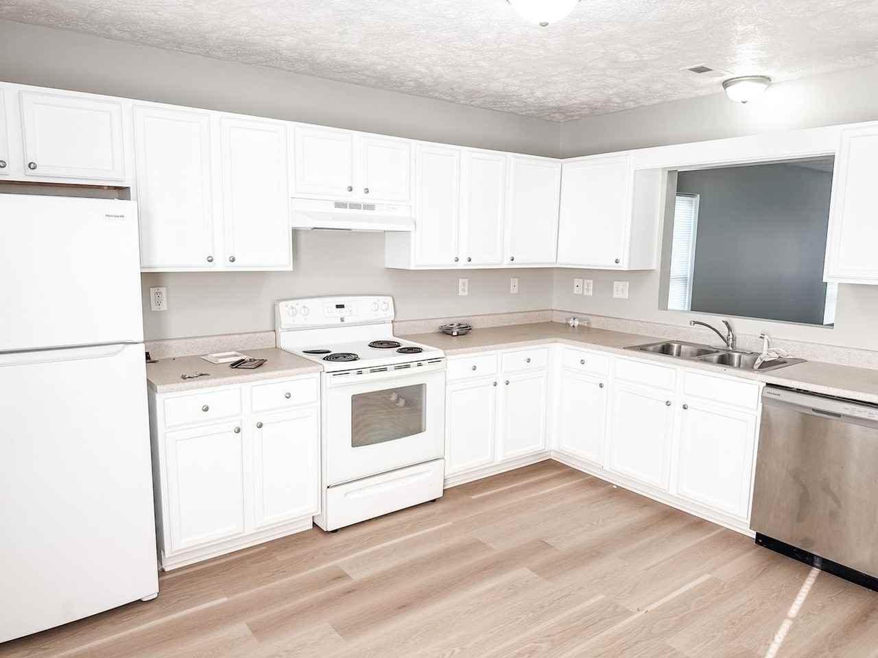 900 Knoxville College Dr - Photo 6 of 16